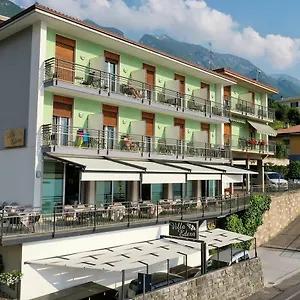 https://albergo-villa-edera.hotelinveneto.com